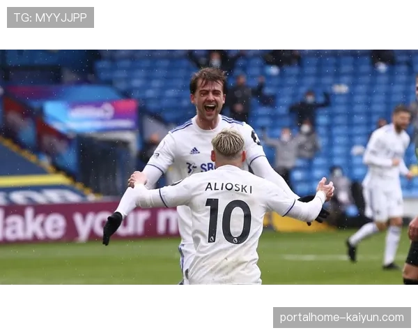 奥卡福尔梅开二度助利兹联取胜 老特拉福德创历史